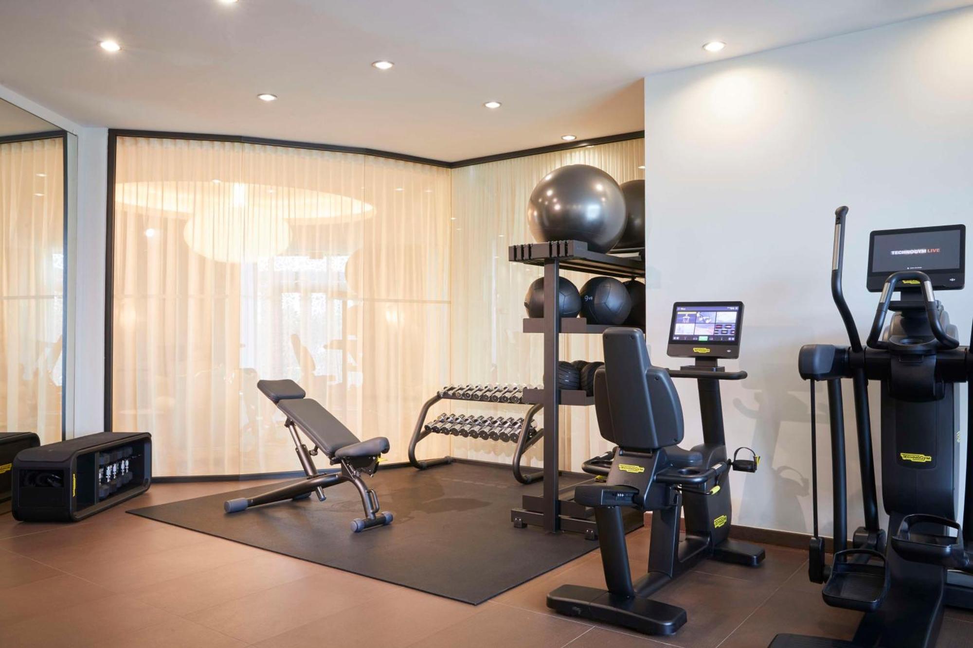 โรงแรมเคมปินสกิพาเลซปอร์ตอรอซ ปอร์โตรอซ ภายนอก รูปภาพ The gym at the hotel